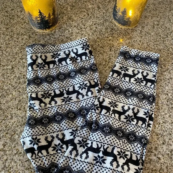 $$$ Cozy Christmas Leggings - Picture 3 of 3